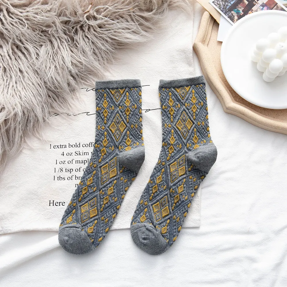 Vintage Argyle Patterned Mid-Calf Socks