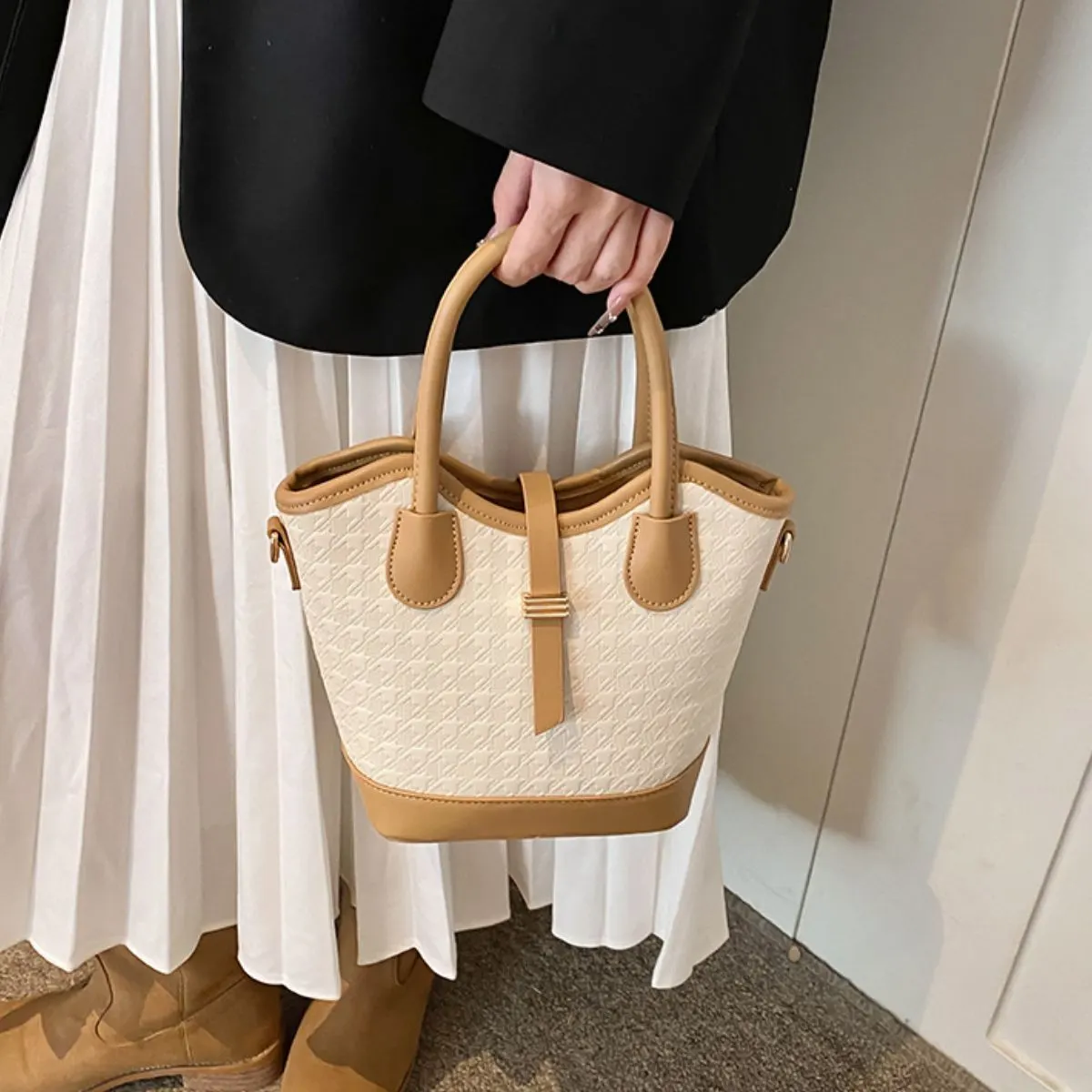 Houndstooth Pattern Bucket Bag