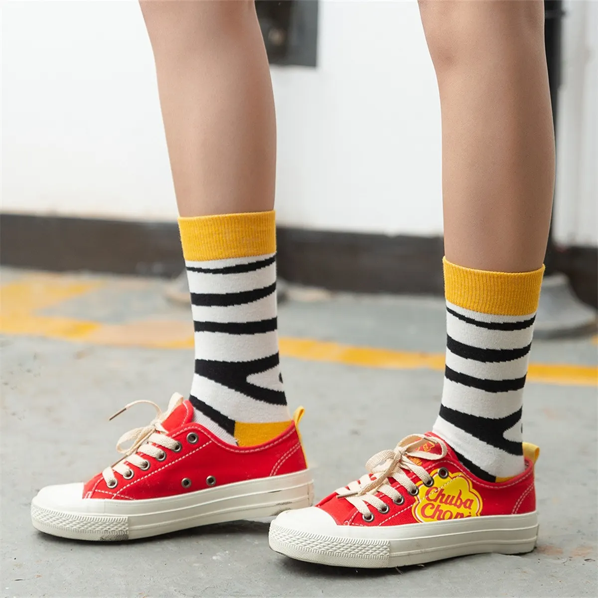 Contrast Mid-Calf Socks